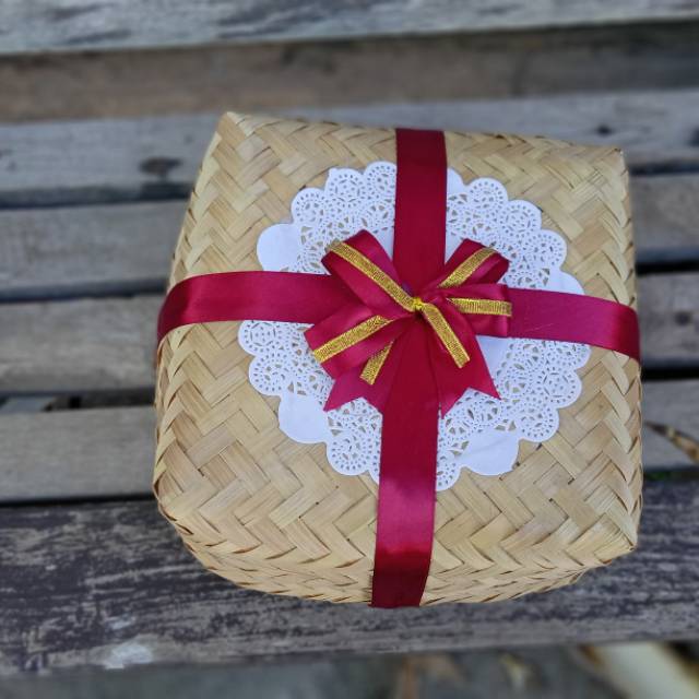 

Besek 20 cm Natural + Pita Double Helai