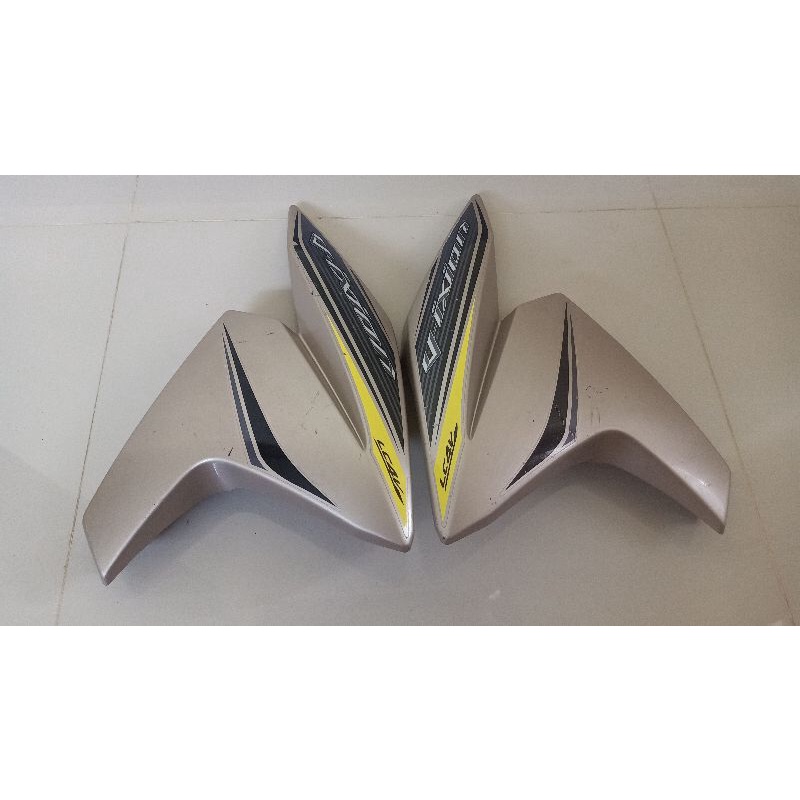 SHROUD cover tangki kupingan tangki vixion new GOLD 1PA