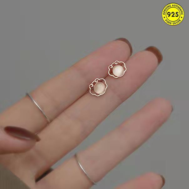 White Cat Eye Ruyi Longevity Lock Stud Earrings Female Chinese Style Retro Earrings Temperament Gentle Lady's Earrings