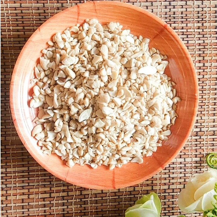 

Kacang Mete Untuk Toping Kue