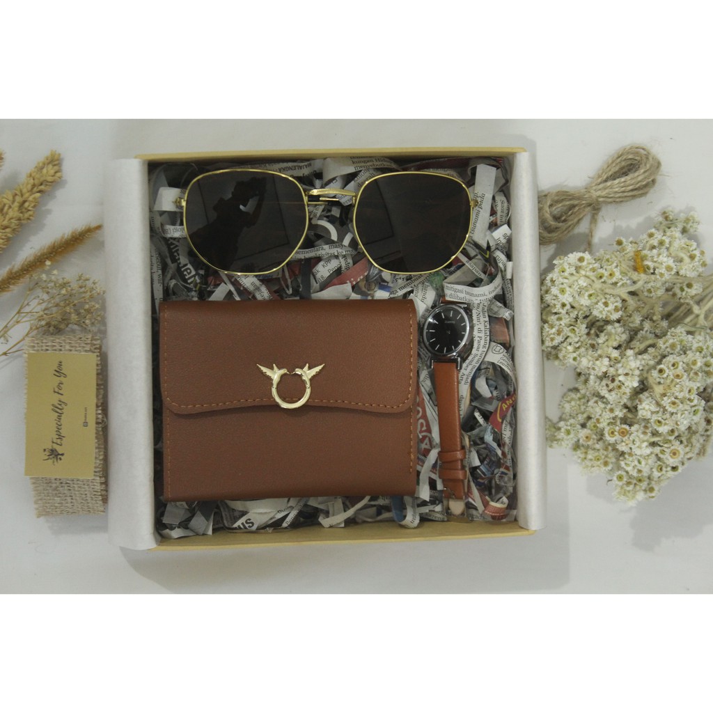 

PAKET GIFT BOX CEWEK RUSTIC VINTAGE
