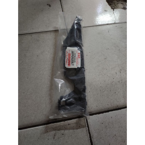 breket bemper depan Suzuki Swift 2006-2012
