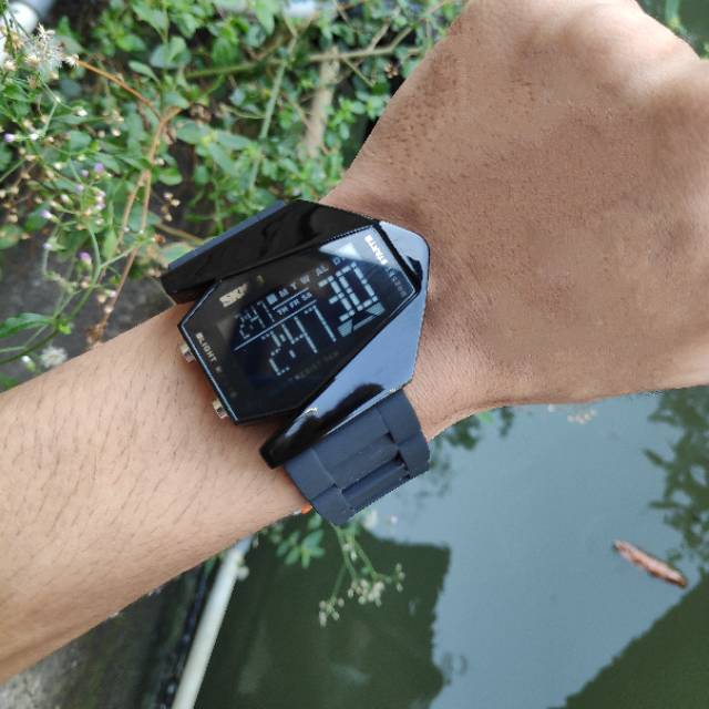 TRENDING!!! BISA BERENANG 5ATM!!! JAM TANGAN POPULER PRIA SKMEI WARNA HITAM TERKEREN