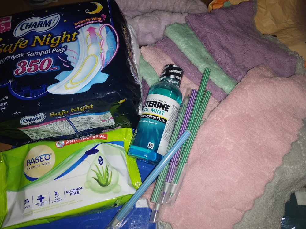 Laurier Relax Night 35 Cm Isi 12pc, Charm Safe Night 35 Cm Isi 12pc