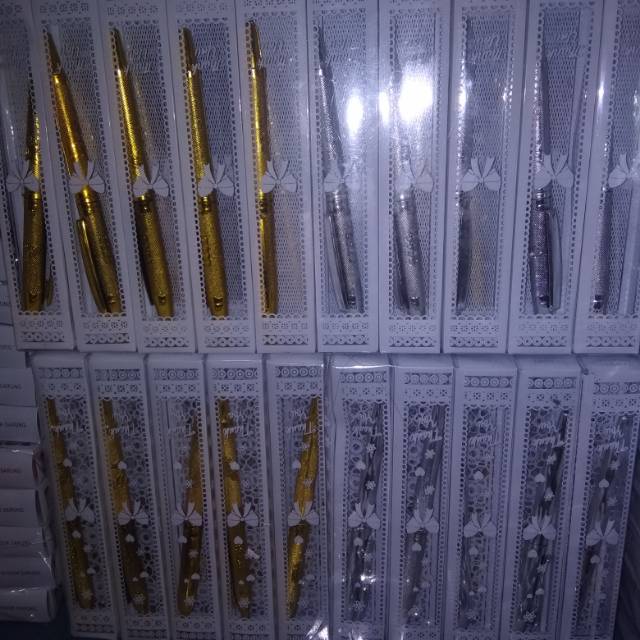 

Souvenir pulpen emas Dan perak isi 50 pcs kemas mika