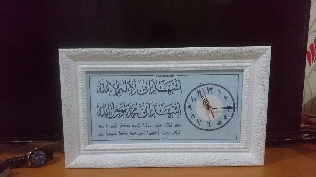 Pajangan Lukisan Kaligrafi Jam Syahadat Uk 20x40 Frame Ukir
