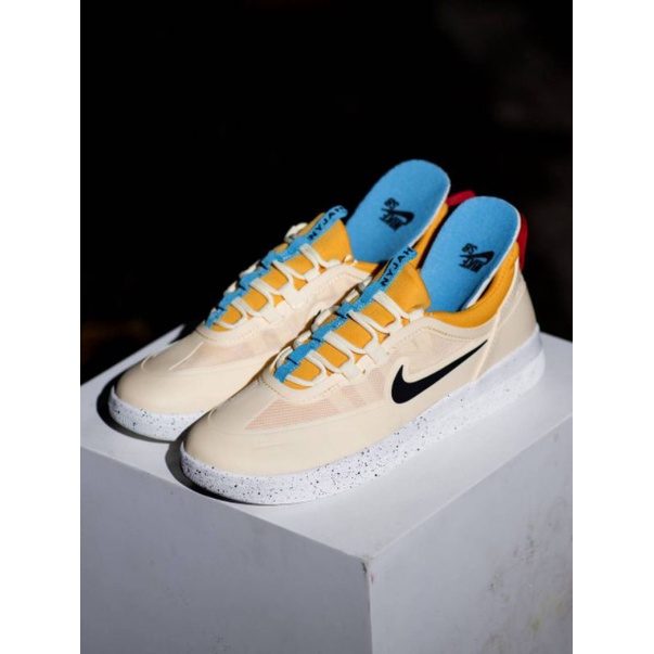 NIKE SB NYJAH FREE 2 BEACH/TOPAZ GOLD/BRIGHT CRIMSON BLACK (100% ORIGINAL) BNWB