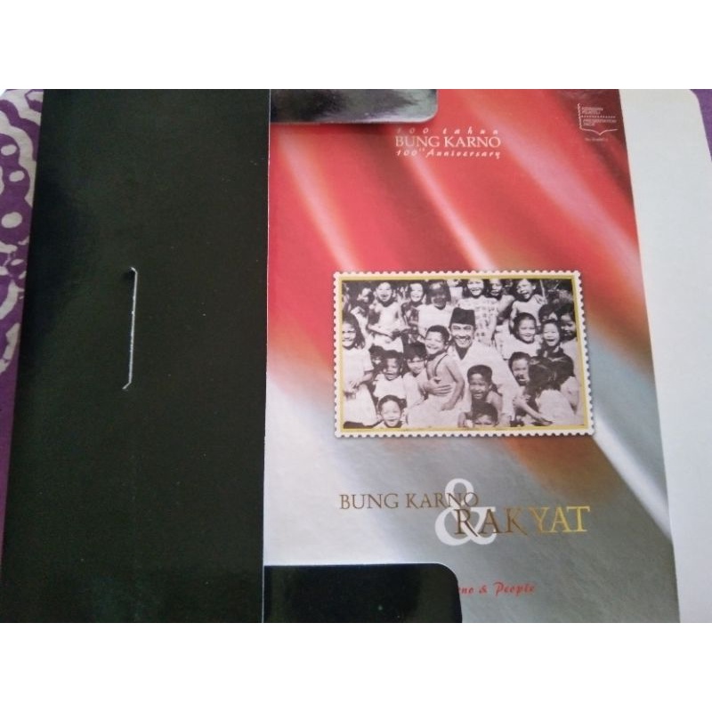 

Album/Folder Buku Prangko Bung Karno & Rakyat