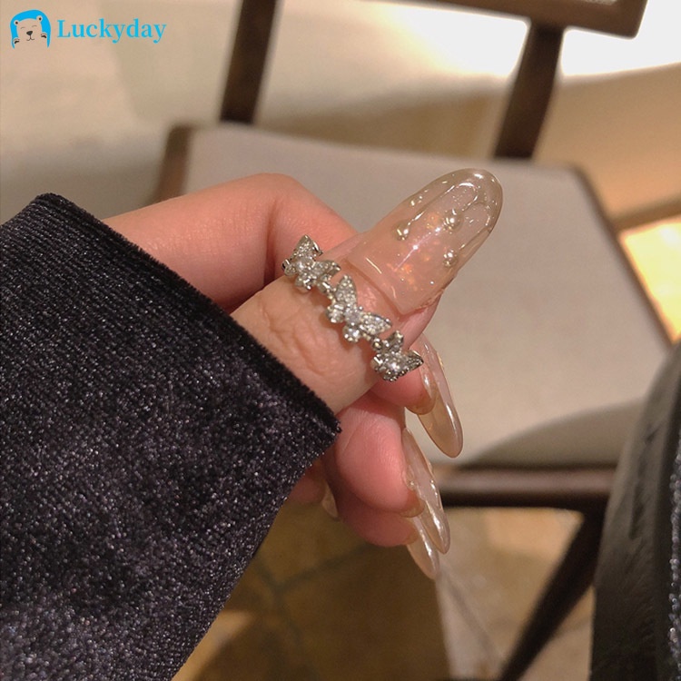 YEEZII Cincin Desain Kupu-Kupu Aksen Kristal Gaya Elegan Untuk Wanita