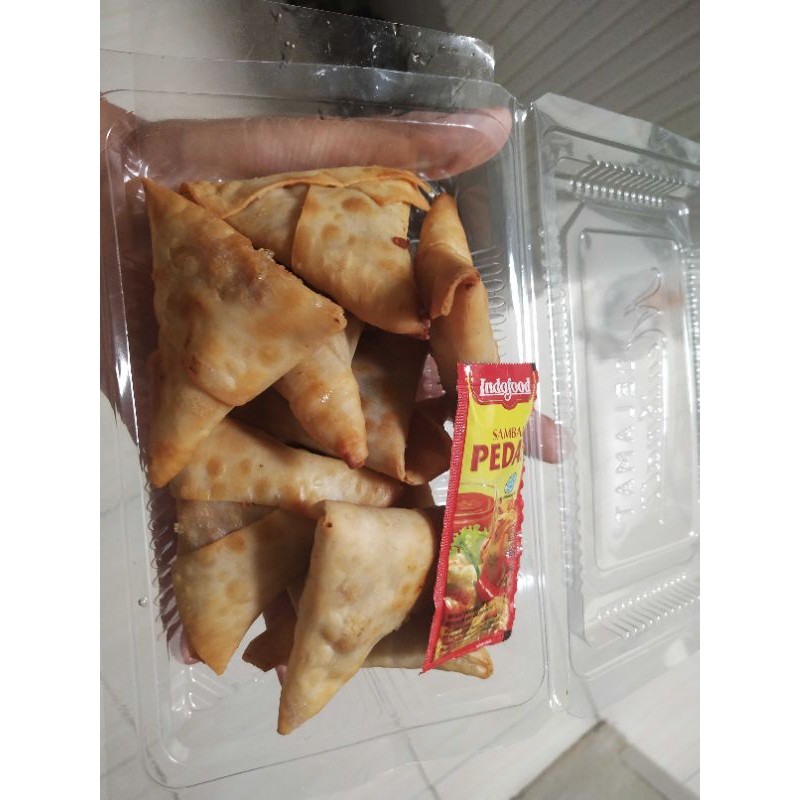 

Samosa isi sayur mix ayam suwir pedas