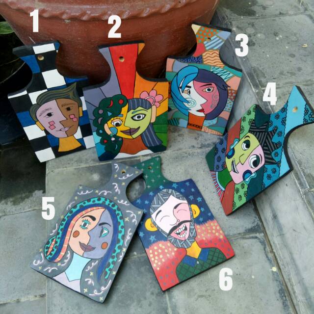 Hiasan Dinding Telenan Kayu Lukis Karakter