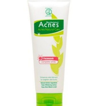 Acnes Facewash complete white