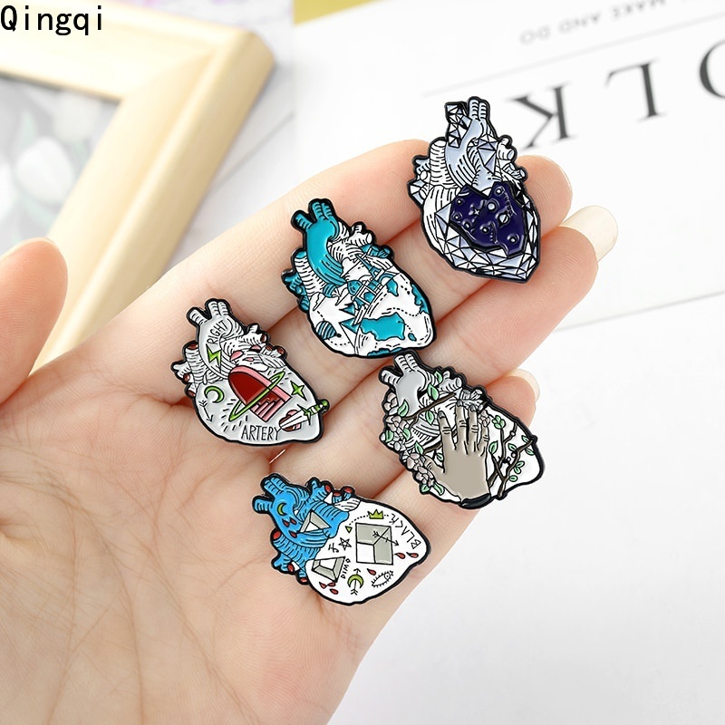 Bros Pin Enamel Bentuk Kartun Kastil Glacier Untuk Aksesoris Pakaian