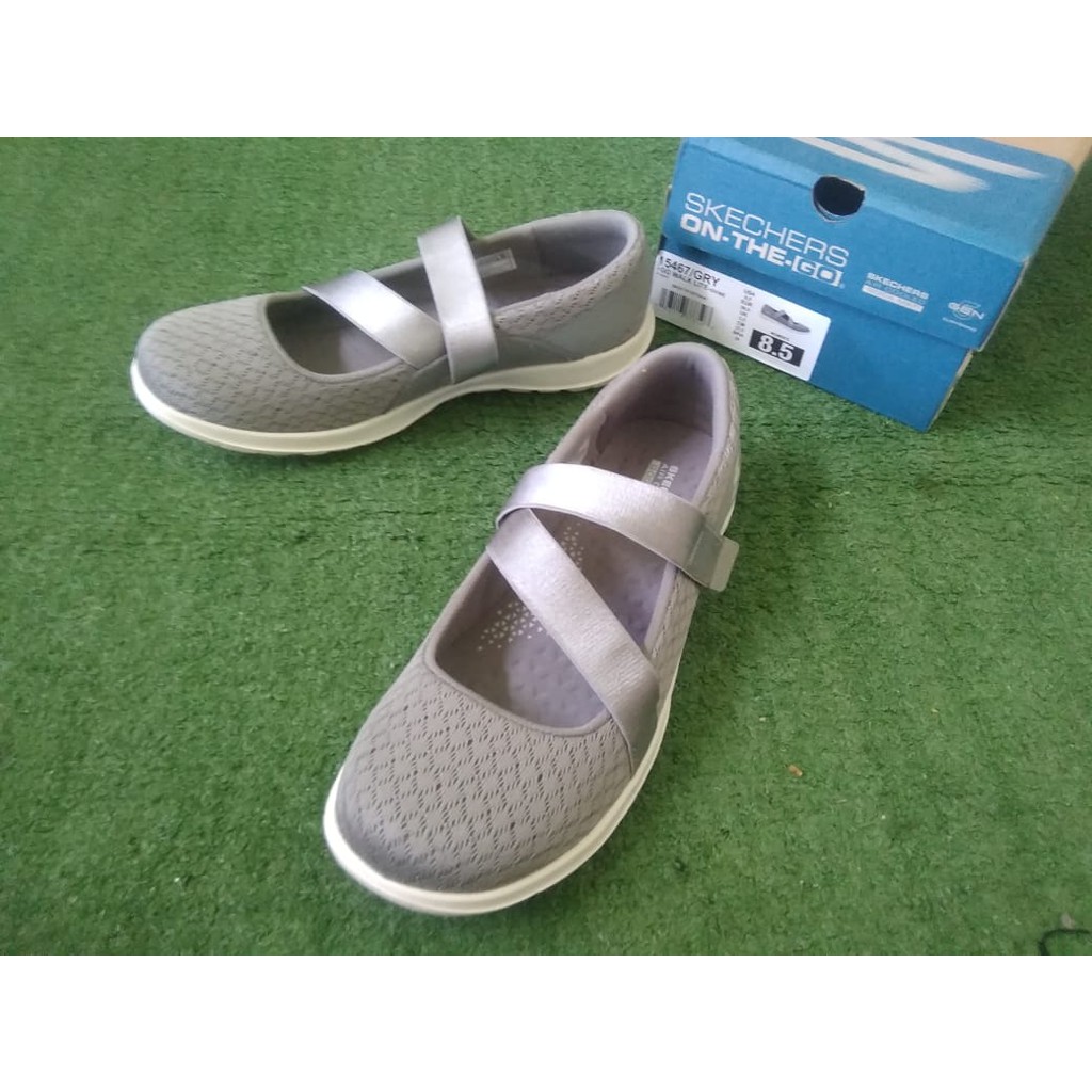 Sepatu slipon Skechers wanita original Skechers diskon Skechers women original BNIB size 38,5
