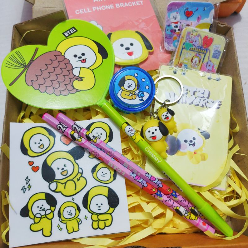 

Paket Box Ulang Tahun / Gift Box / Hampers Box Aksesoris Chimmy BT21