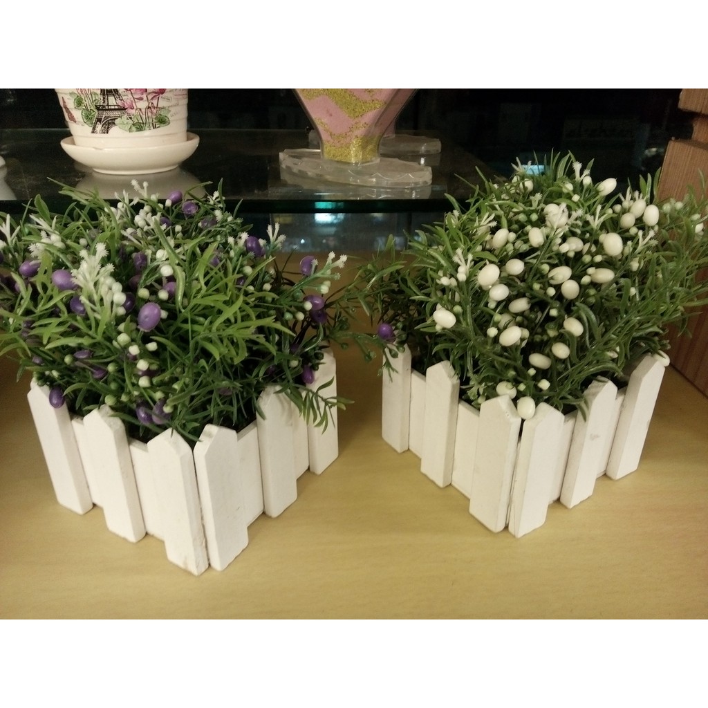 Rumput artificial bunga bulat mini dengan pot kayu pagar