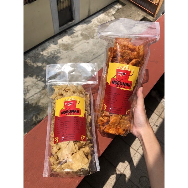 

Keripik Pangsit Pedas / Snack Cemilan Keripik Pangsit Pedas o