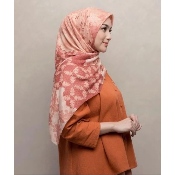 ULOS SCARF WEARING KLAMBY