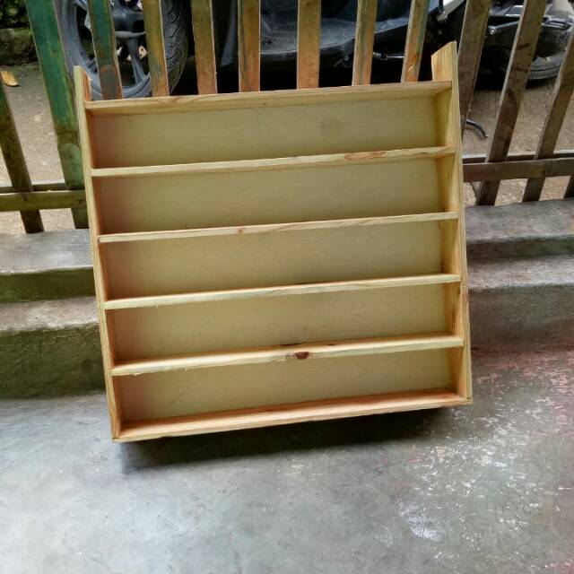 Rak pajangan kayu / rak display / rak hotwheels / rak gantung