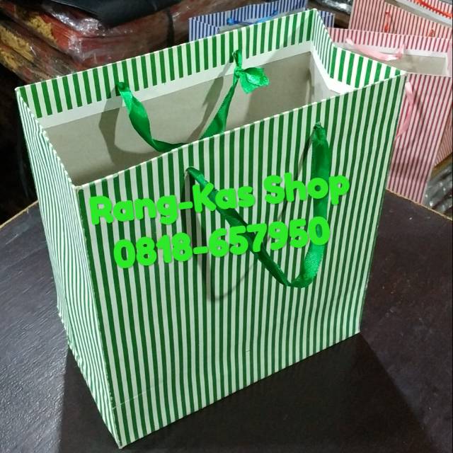 

Paperbag Garis Hijau Buku doff