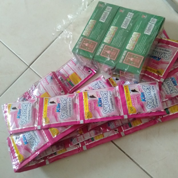So Klin Softener 1x Bilas Pewangi Dan Pelembut Pakaian Sekali Bilas Kemasan Saset