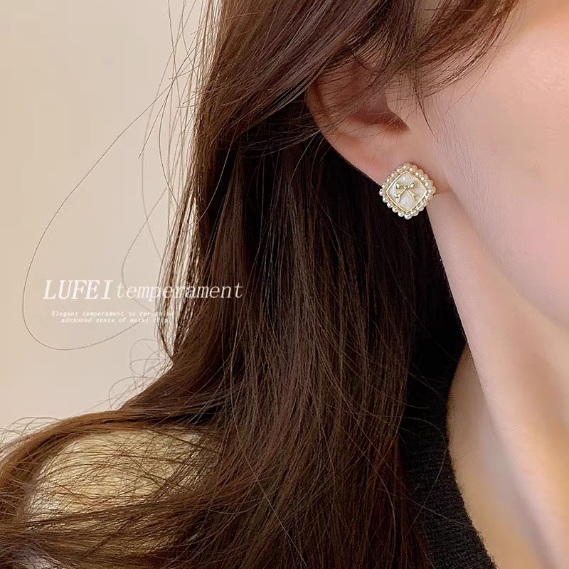 Anting Stud Hias Mutiara Berlian Imitasi Gaya Vintage Untuk Wanita