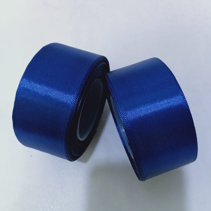 

Pita satin besar 2 inch biru dongker 2 inch ( 5 cm ) /pita satin warna 5cm per roll
