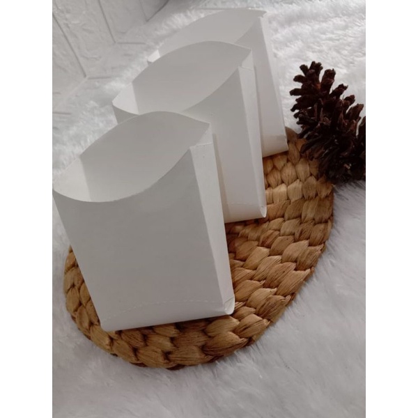 

Tray Kentang / Paper bag French Fries / Paper Tray Kentang Ivory Putih Polos Murah Meriah