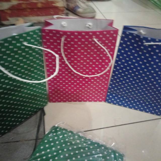 

Paper bag buku polkadot isi 12pcs terlaris dan termurah