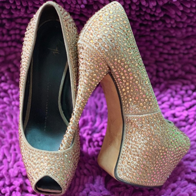 Giuseppe Zanotti Heels Gold *LIKE NEW*