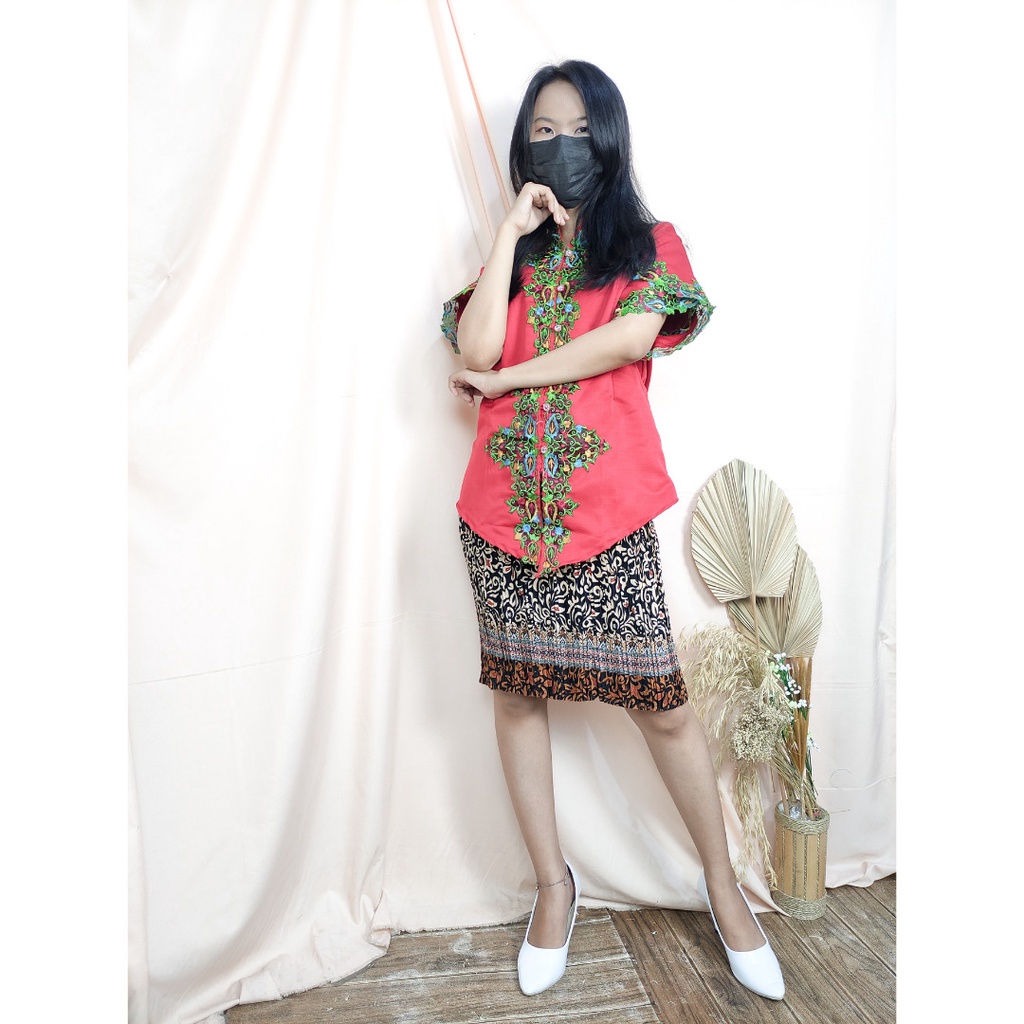 SB COLLECTION Stelan Atasan Kebaya Safari Blouse Bordir Dan Rok Plisket Midi Jumbo Batik Wanita