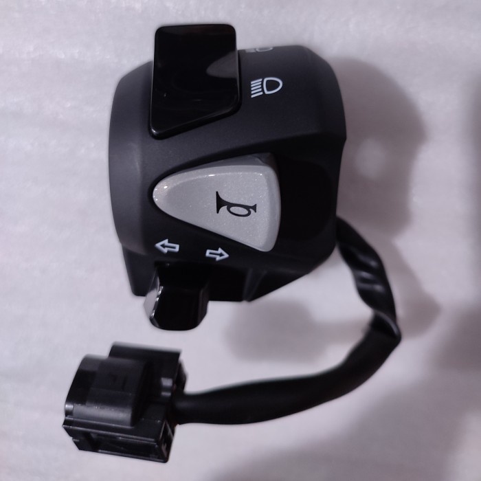 HOLDER KIRI NEW VARIO 125 150 ESP 2018 ORIGINAL AHM