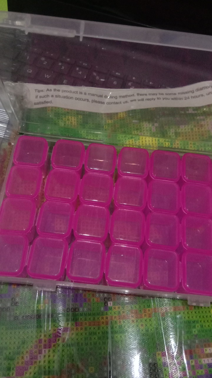 Kotak Wadah Dengan Model 28-kompartemen Untuk Organizer/tempat Penyimpanan Perhiasan