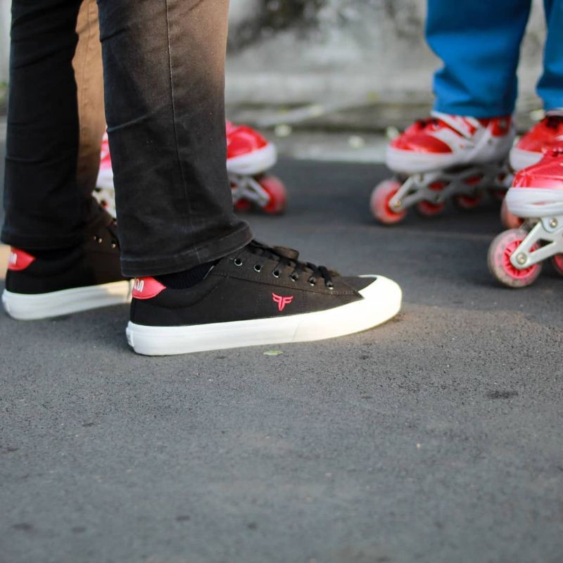 Sepatu flymax Nusantara Black ride