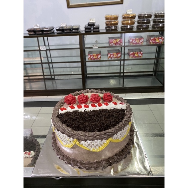 

KUE TART LAPIS SURABAYA UKURAN 22 CM MODEL 1
