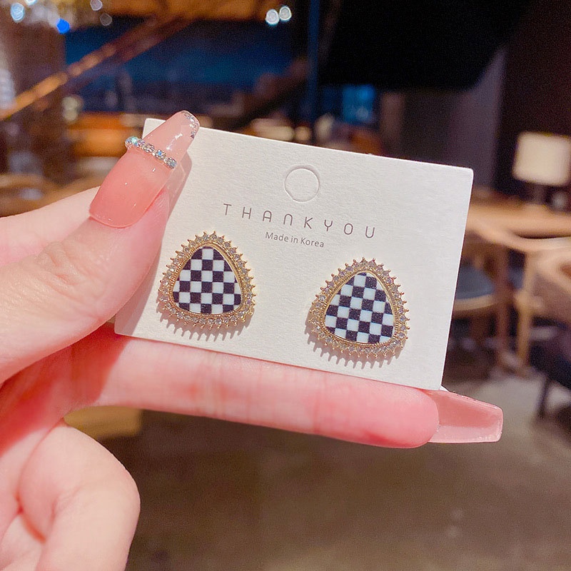 Anting Stud Desain Papan Catur Geometris Aksen Zirkon Bahan S925 Silver Needle