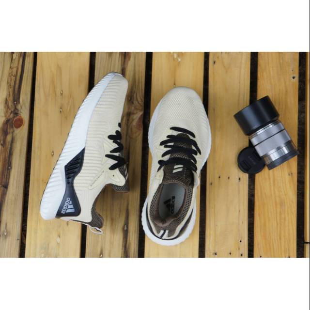 SEPATU CASUAL WANITA ADIDAS ALPHABONCE BEON