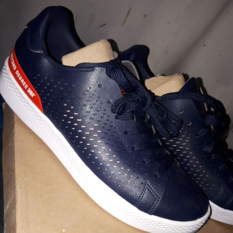 Degree 361° Type M's Skateboarding