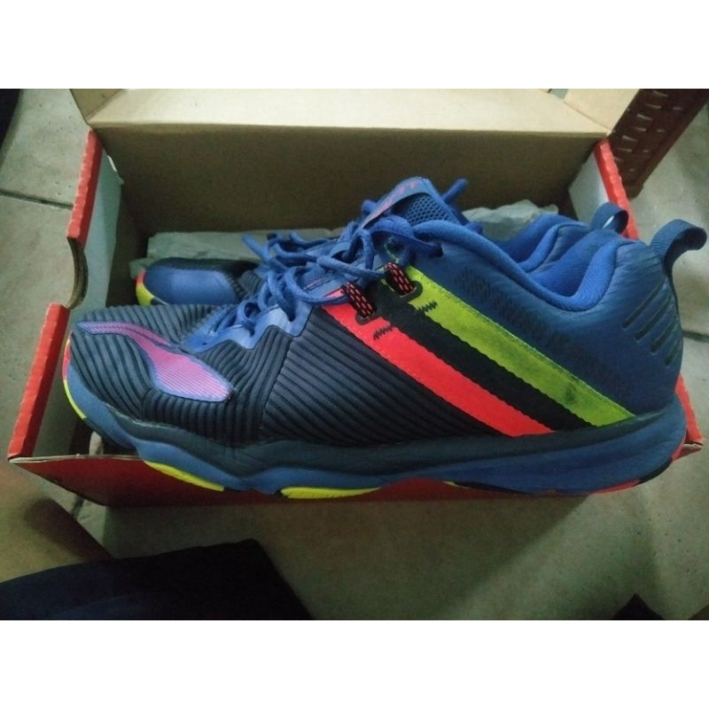 sepatu badminton  LINING RANGER
