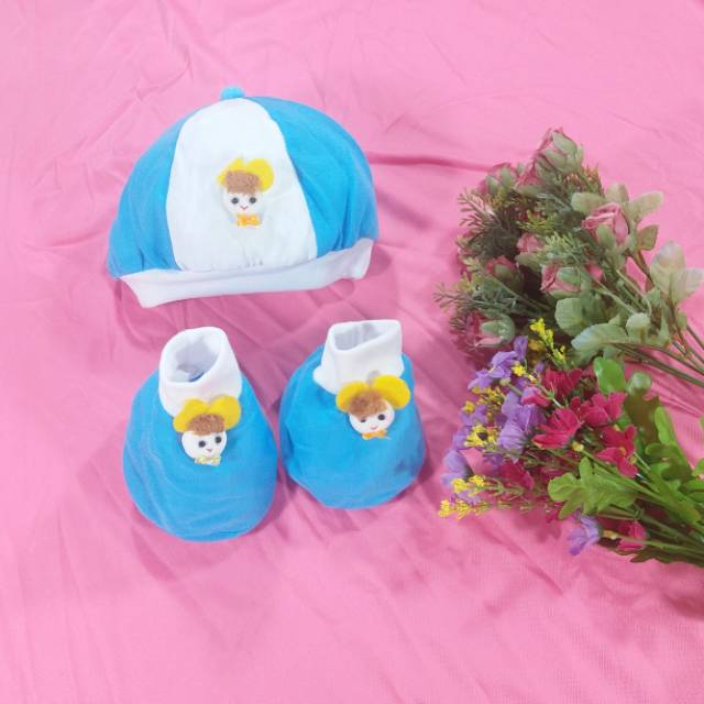 Topi bayi + sepatu (boneka)