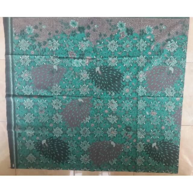 Kain Batik Motif Merak