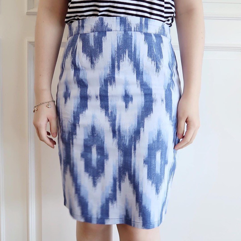 

Blue Tale Tribal Pencil Skitt