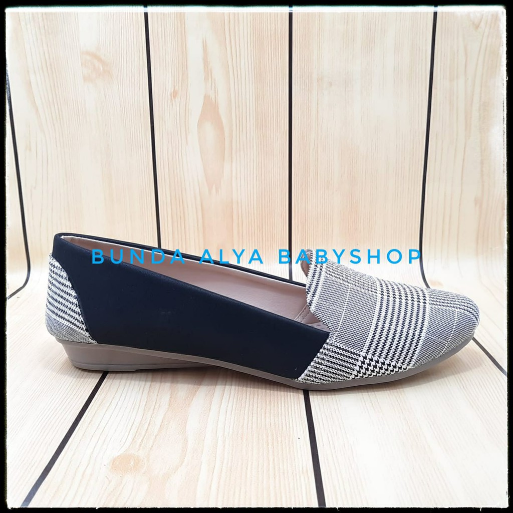 Sepatu Wanita CABARET Flatshoes Premium HITAM Size 37 - 40 - Sepatu Perempuan Flatshoes Motif Kotak