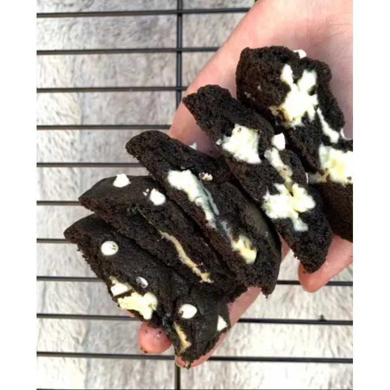 

COOKIES CREAM Soft Baked and Chewy