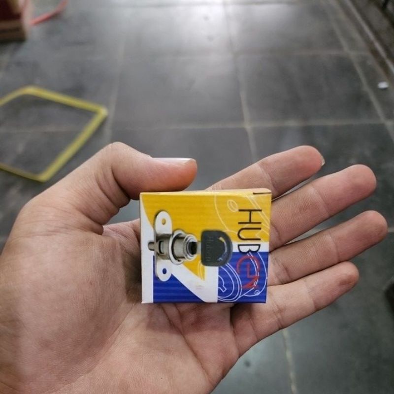 KUNCI TUSUK LEMARI KACA/ LEMARI GESER HUBEN HL 105