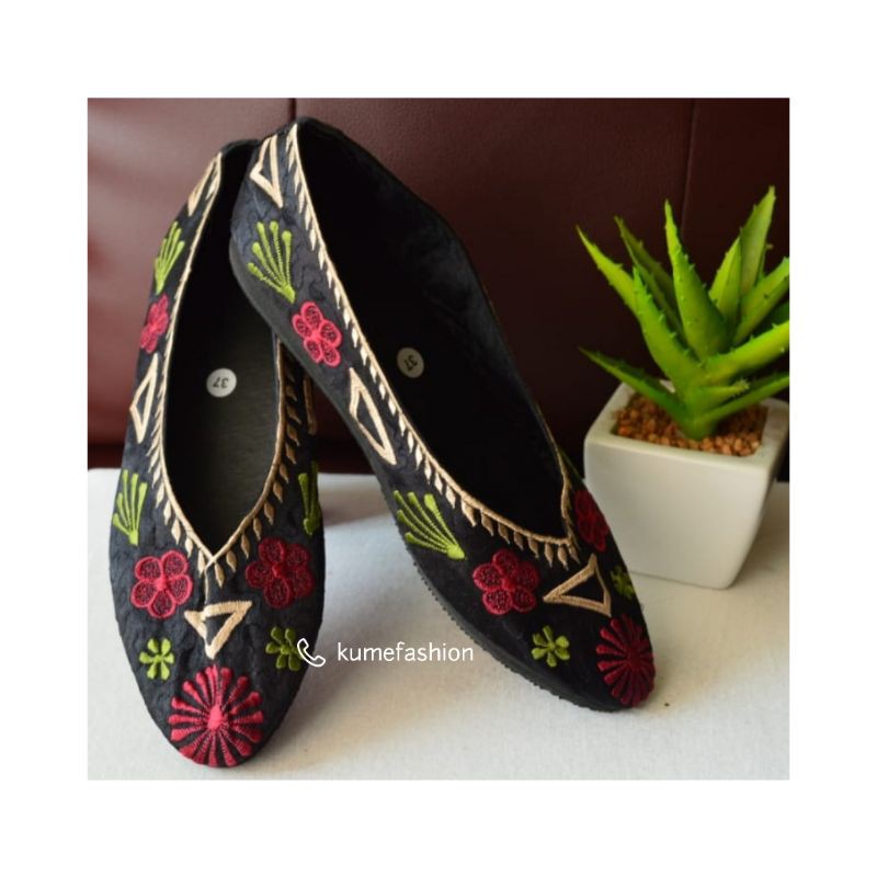 Sepatu wanita bordir original handmade / sepatu cewek bordir handmade / sepatu bordir - Kode SB 025