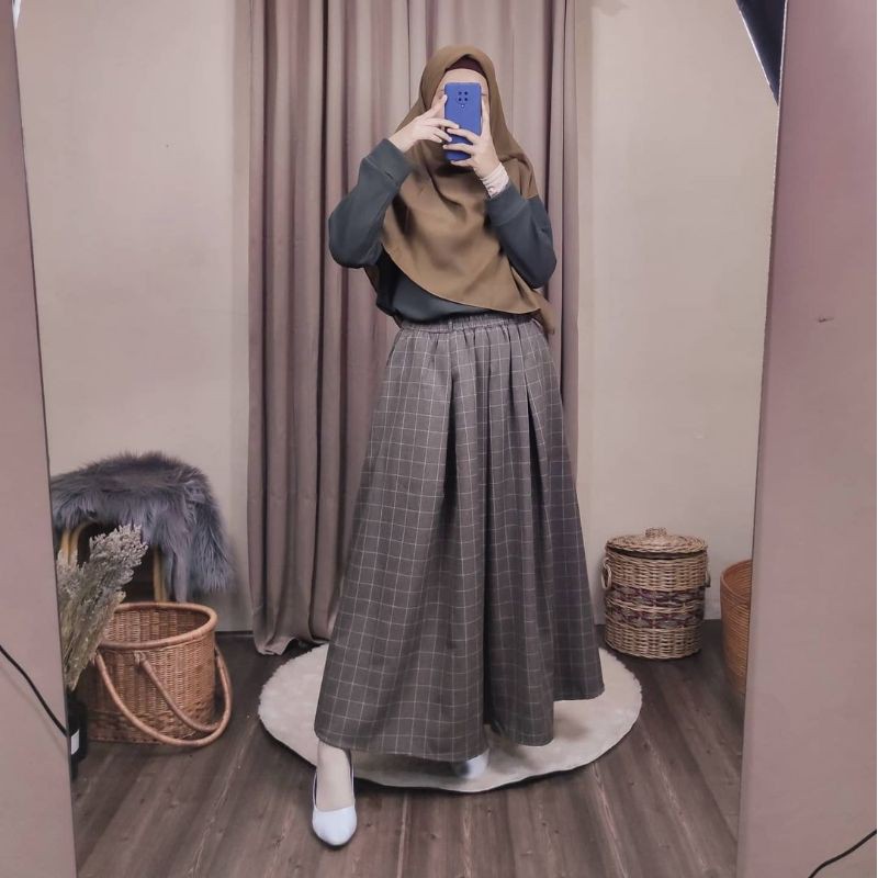 Azkya Skirt Mocha by Yukkemari