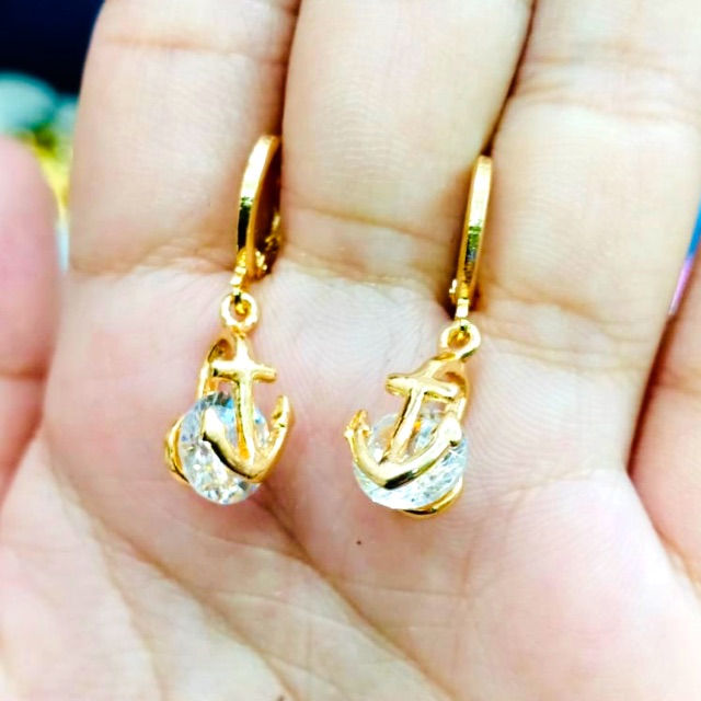 Anting pernata // anting replika berlian // anting wanita