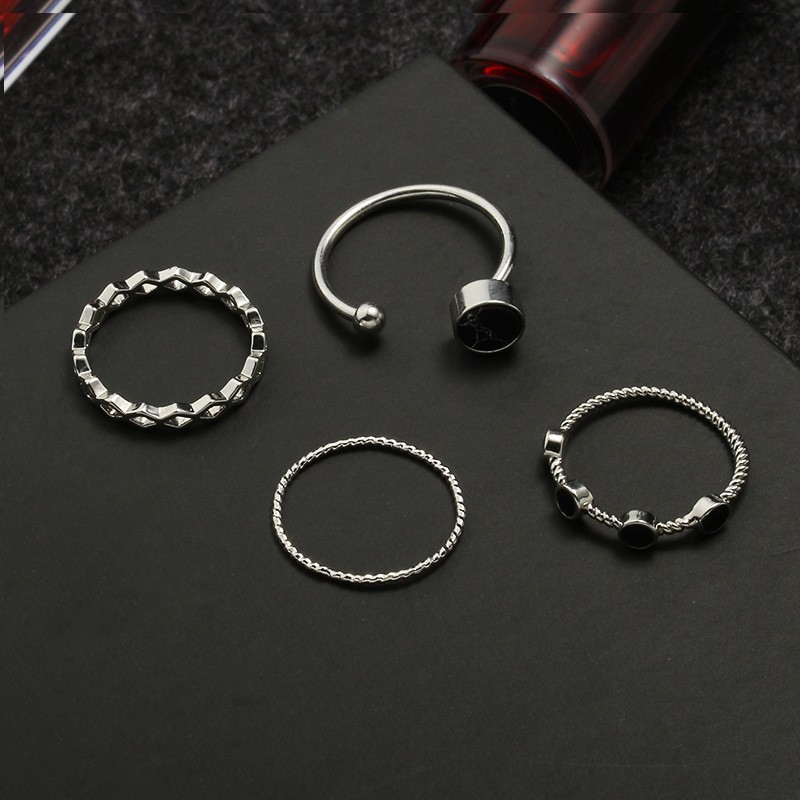 4pcs/Set Cincin Hitam Sederhana Empat Mode Cincin Logam Bergelombang Cincin Aksesoris Fashion