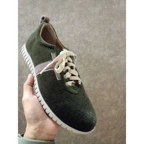 sepatu slip on amanda jane's